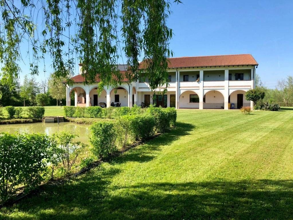 4 bedrooms Villa in Casier, Italy No. 128072