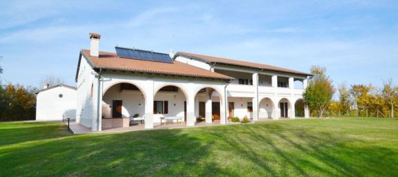 4 bedrooms Villa in Casier, Italy No. 128072 16