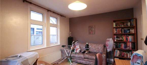 3 bedrooms Bungalow in Egham, United Kingdom No. 8632 7