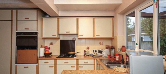 3 bedrooms Bungalow in Egham, United Kingdom No. 8632 9