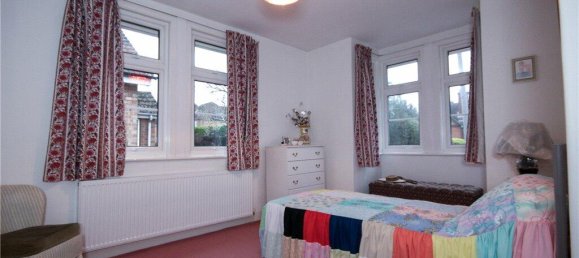 3 bedrooms Bungalow in Egham, United Kingdom No. 8632 4