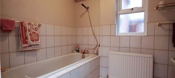 3 bedrooms Bungalow in Egham, United Kingdom No. 8632 14