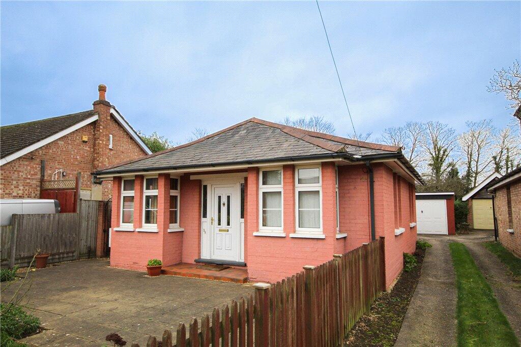 3 bedrooms Bungalow in Egham, United Kingdom No. 8632