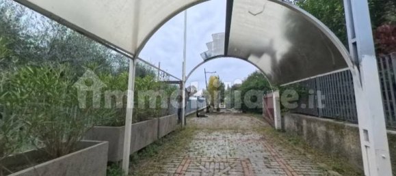 Gewerbliche Immobilie in Manerba del Garda, Italy 184m², Nr. 262569 3