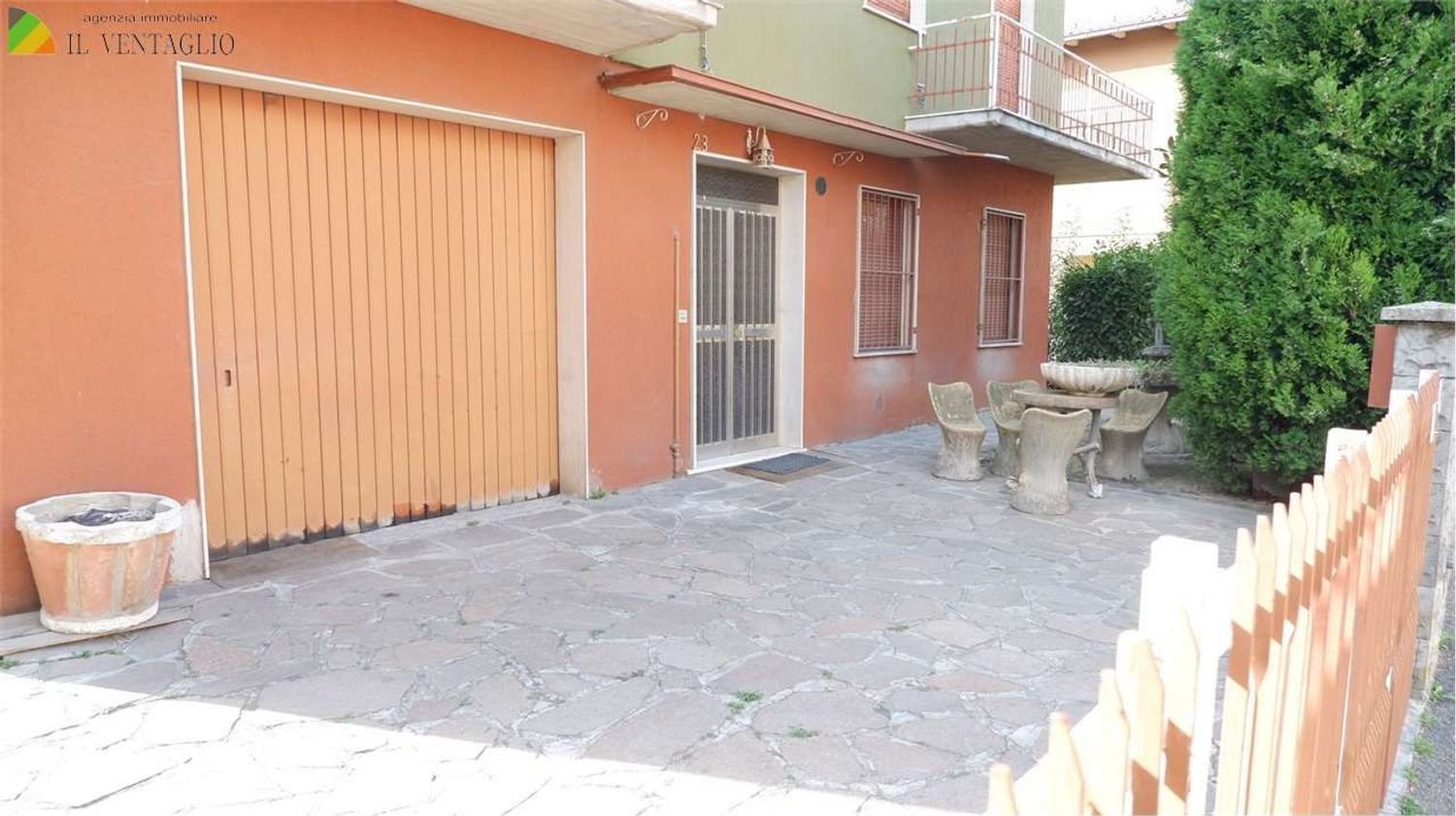 10 rooms House in Sassuolo, Italy No. 70177