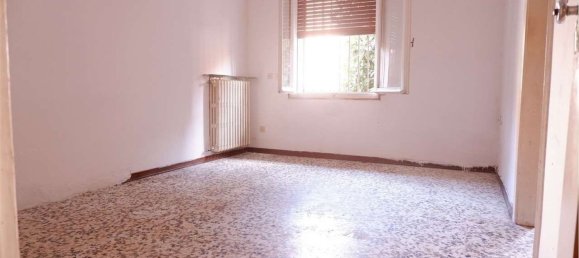 10 rooms House in Sassuolo, Italy No. 70177 3