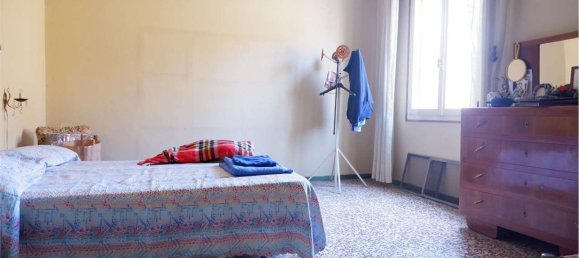 10 rooms House in Sassuolo, Italy No. 70177 5