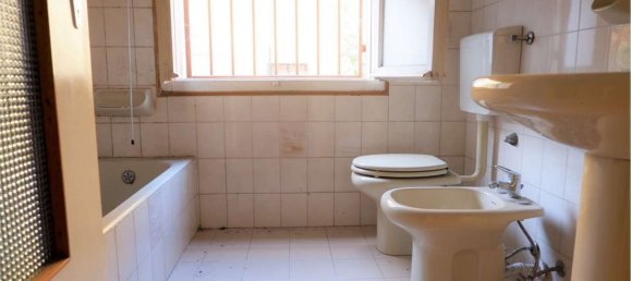 10 rooms House in Sassuolo, Italy No. 70177 21