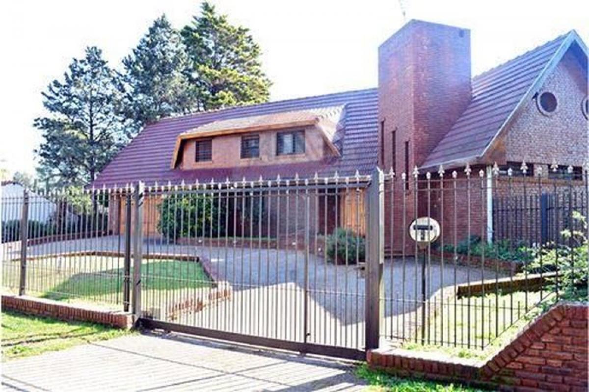8 bedrooms Farm in Pilar, Argentina No. 31033