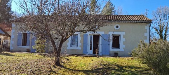 2 bedrooms House in Negrondes, France No. 196840 2