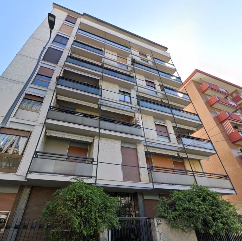 3 bedrooms Apartment in Milan, Italy No. 395872