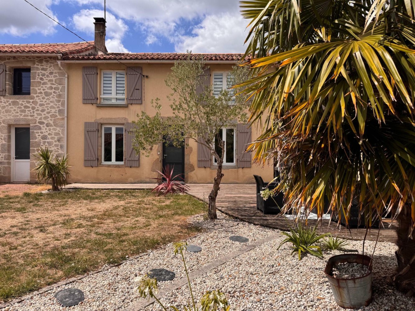 Casa de 5 dormitorios en Bressuire, France No. 282381