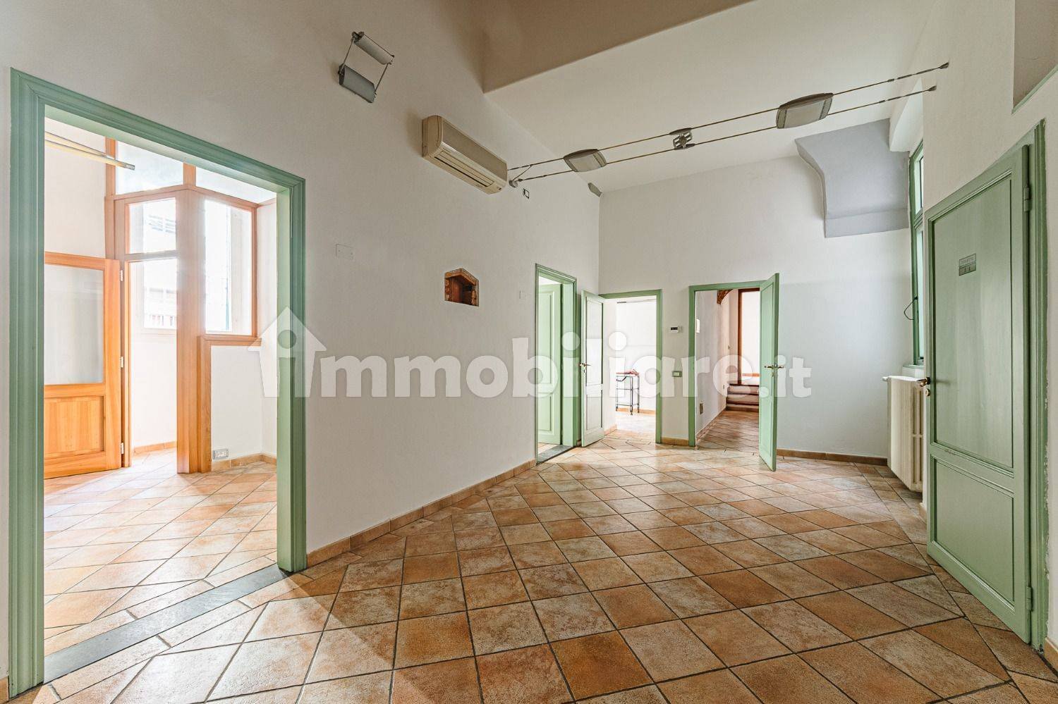 4-Zimmer Büro in Pistoia, Italy, Nr. 356757