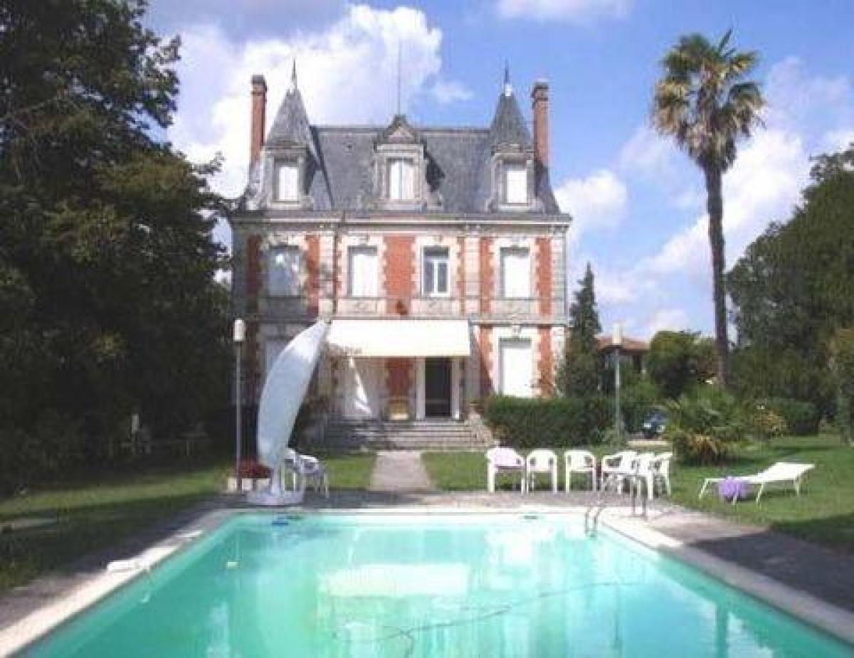 Дом с 7 спальнями в Шале, Франция № 26807