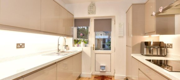 3 bedrooms House in Walthamstow, United Kingdom No. 4000 4