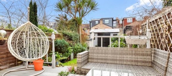 3 bedrooms House in Walthamstow, United Kingdom No. 4000 8