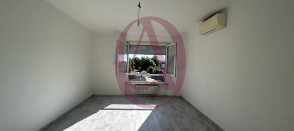 2 Schlafzimmer Wohnung in Gallarate, Italy, Nr. 288805 5