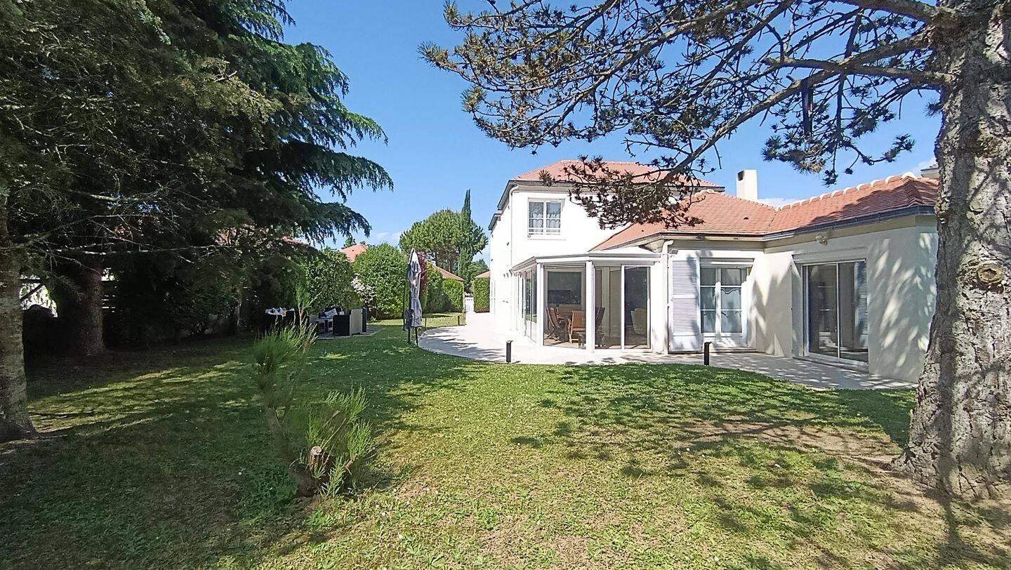 5 bedrooms House in Bussy-Saint-Georges, France No. 329897