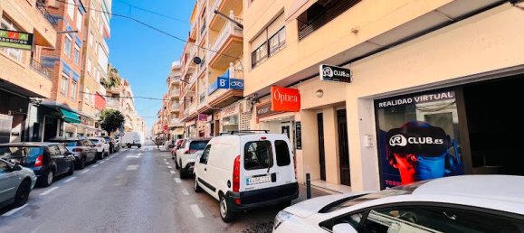 97m² Commercial property in Torrevieja, Spain No. 150945 3