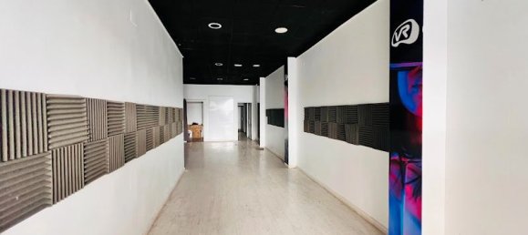 97m² Commercial property in Torrevieja, Spain No. 150945 2