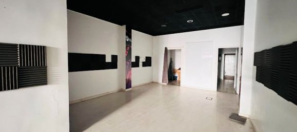 97m² Commercial property in Torrevieja, Spain No. 150945 4