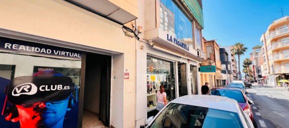 97m² Commercial property in Torrevieja, Spain No. 150945 9