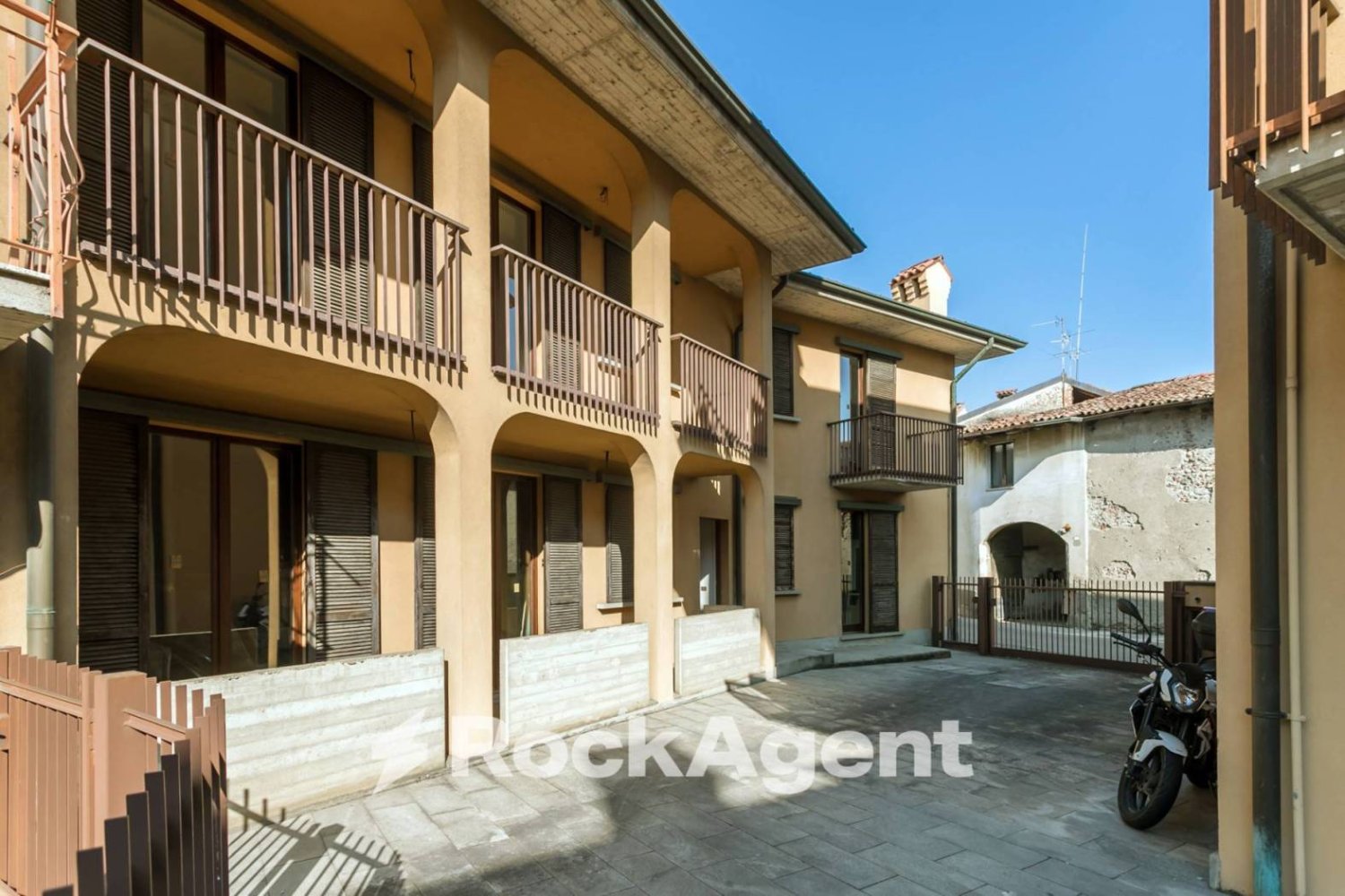 Apartamento de 2 dormitorios en Bonate Sopra, Italy No. 387964