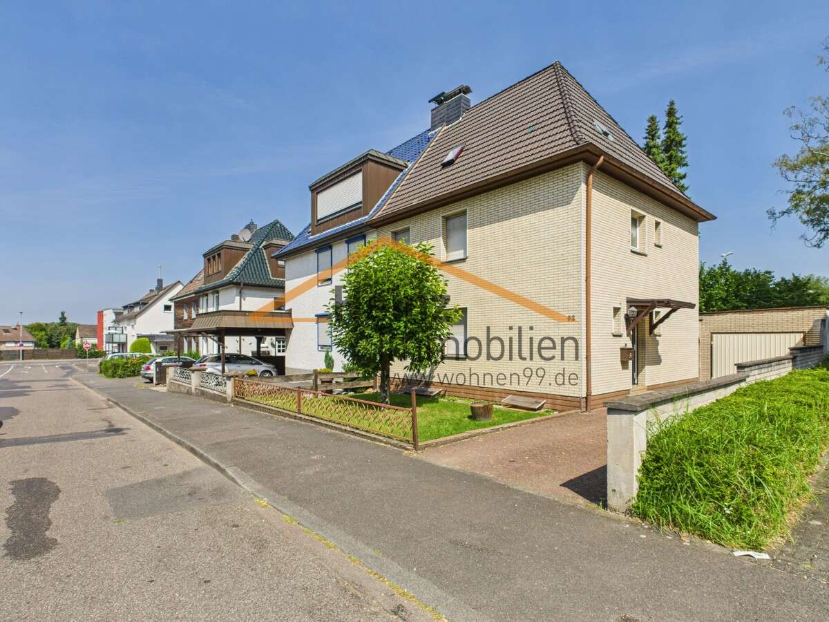 5 bedrooms Townhouse in Bergisch Gladbach, Germany No. 270369