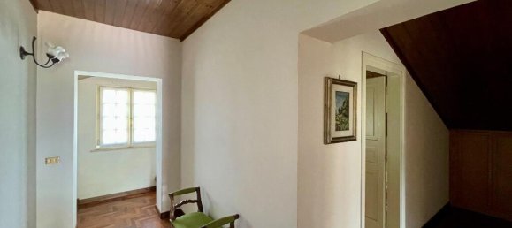 4 bedrooms Villa in Arpino, Italy No. 381078 9