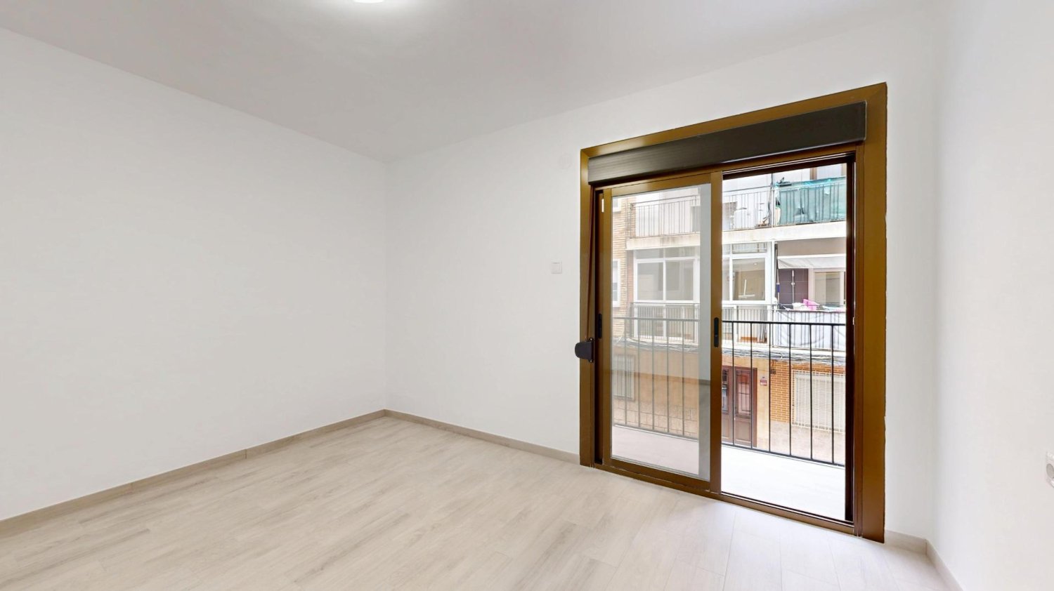 Apartamento de 3 dormitorios en Torrent, Spain No. 170591