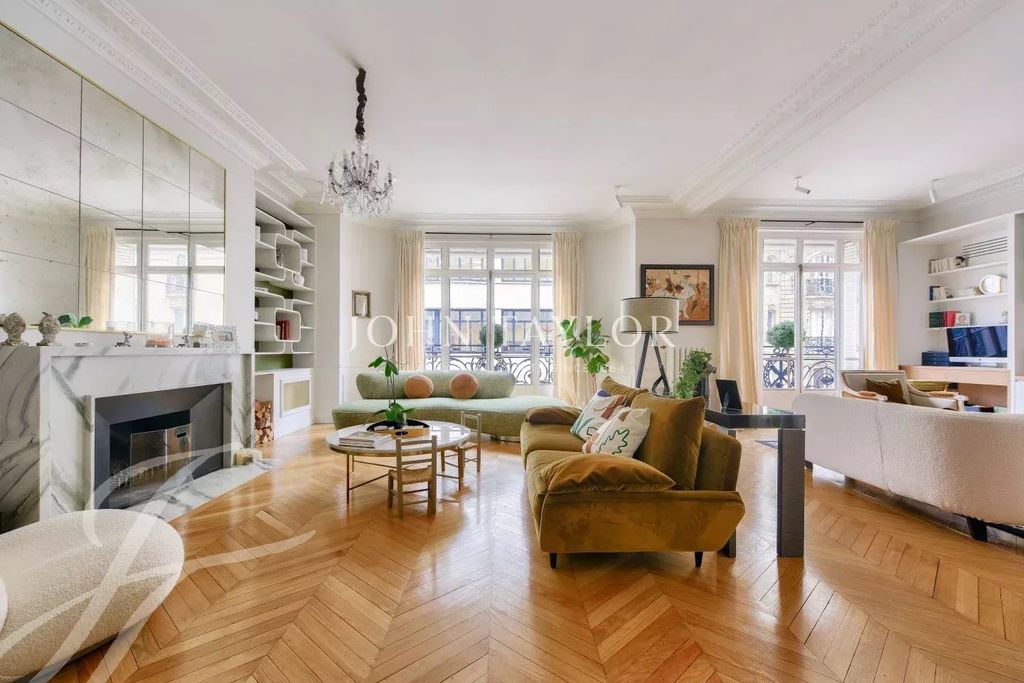 4 bedrooms Apartment in Paris, France No. 142915