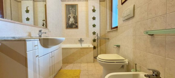 Propiedad comercial de 3 habitaciónes en Matera, Italy No. 22989 12