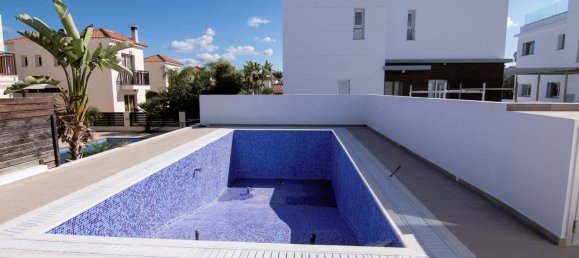 Вилла с 4 спальнями в Паралимни, Кипр № 21702 21