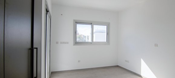 Вилла с 4 спальнями в Паралимни, Кипр № 21702 17