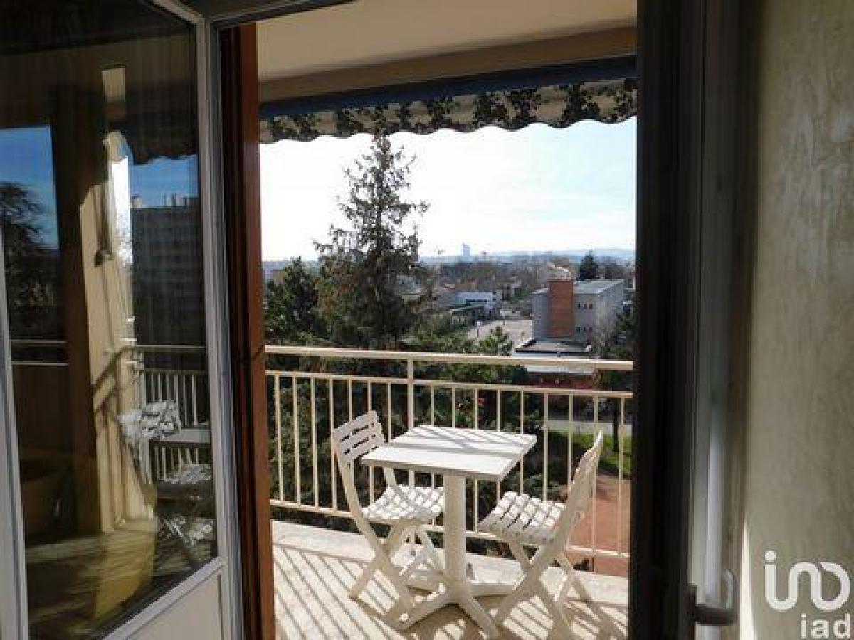 3 bedrooms Condo in Villeurbanne, France No. 35643