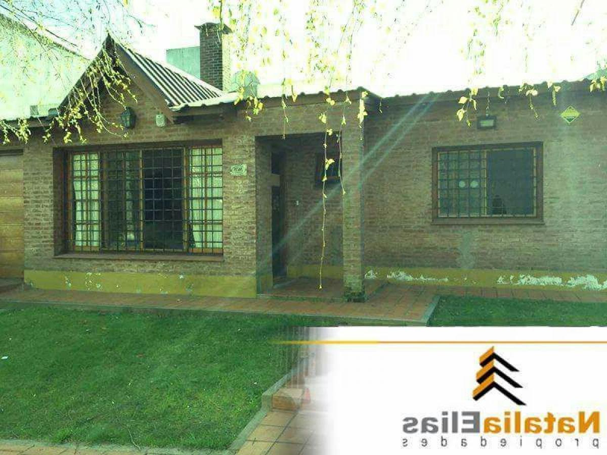 3 bedrooms House in Mar del Plata, Argentina No. 80209