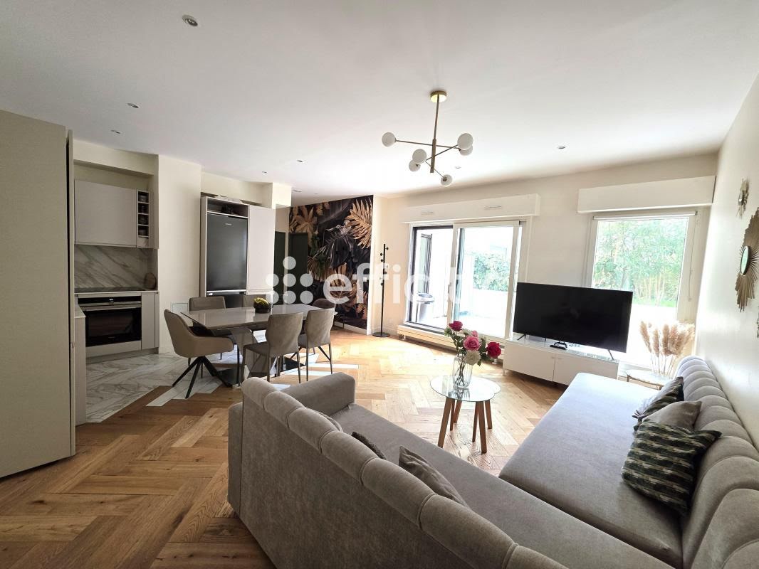 2 bedrooms Apartment in Levallois-Perret, France No. 295043