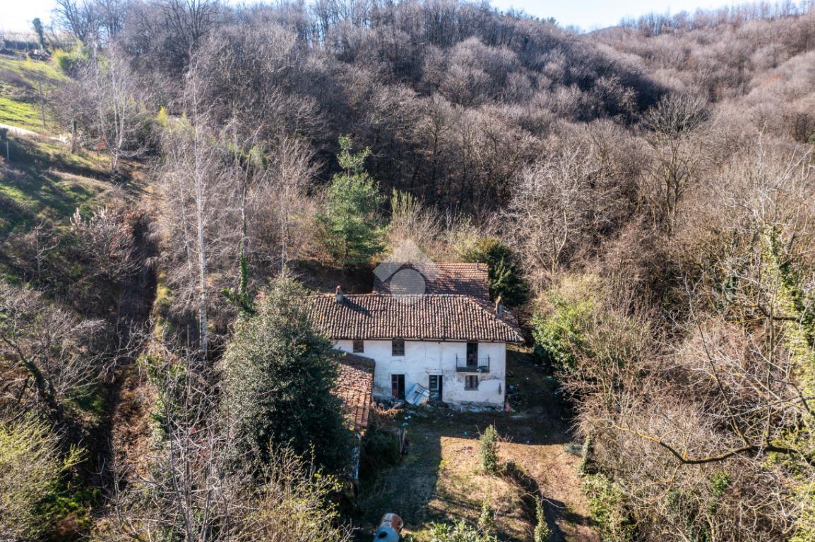 Casa de 4 habitaciónes en Manta, Italy No. 24361