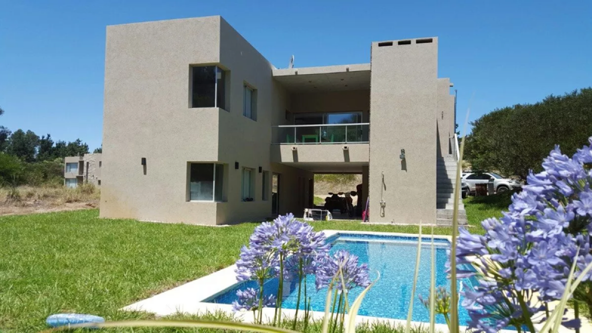 3 bedrooms House in Mar del Plata, Argentina No. 85586