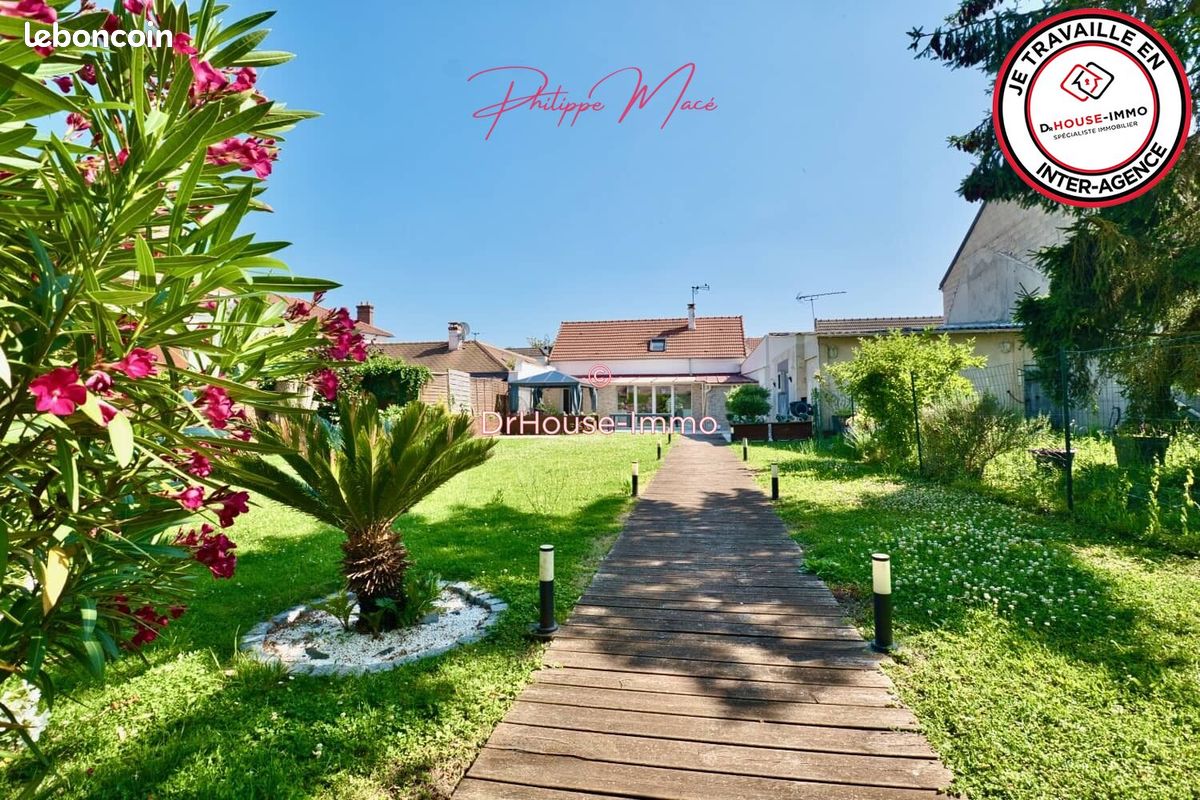 3 bedrooms House in Claye-Souilly, France No. 147193