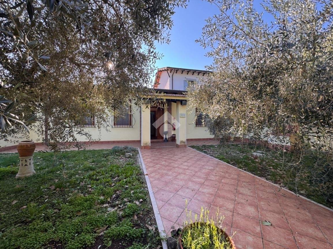 6 bedrooms Villa in Latina, Italy No. 124681