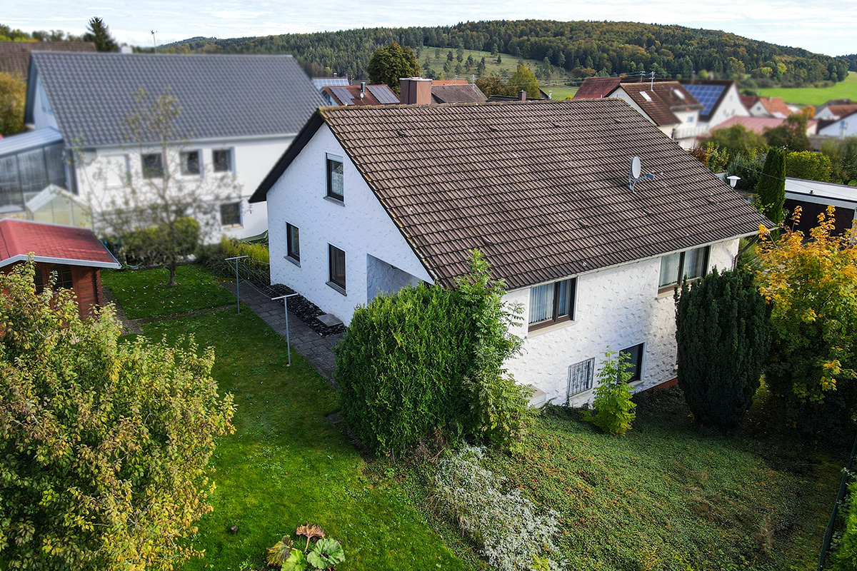 Дом с 5 комнатами в Reutlingen, Германия № 30921