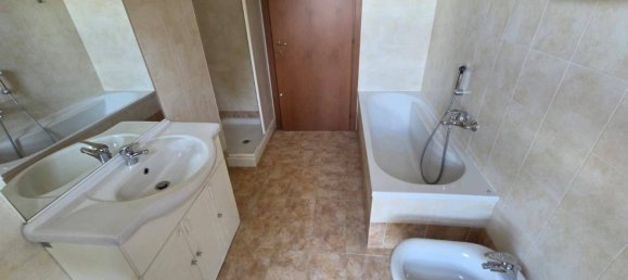 2 Schlafzimmer Wohnung in Meda, Italy, Nr. 258879 15
