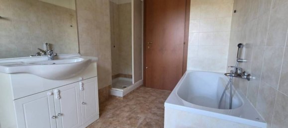 2 Schlafzimmer Wohnung in Meda, Italy, Nr. 258879 18