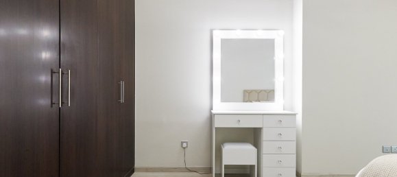 Studio in Dubai, UAE No. 20958 3