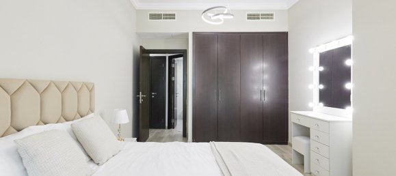 Studio in Dubai, UAE No. 20958 2