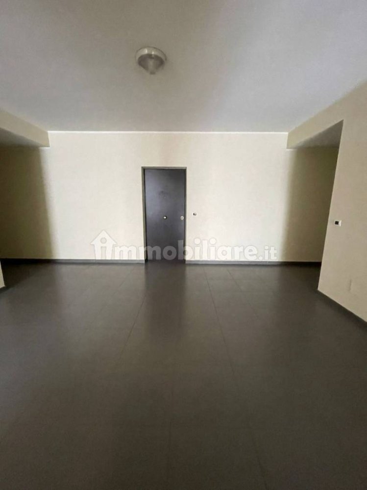 Oficina de 3 habitaciónes en Rende, Italy No. 41543