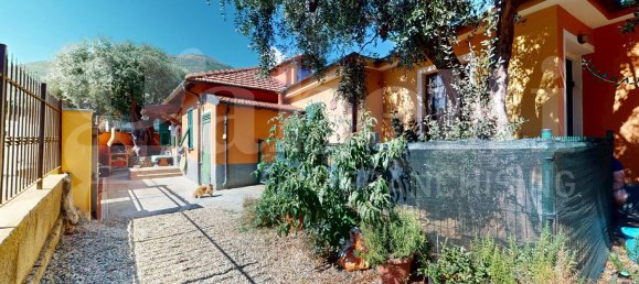 Villa de 4 dormitorios en Albenga, Italy No. 309480 2