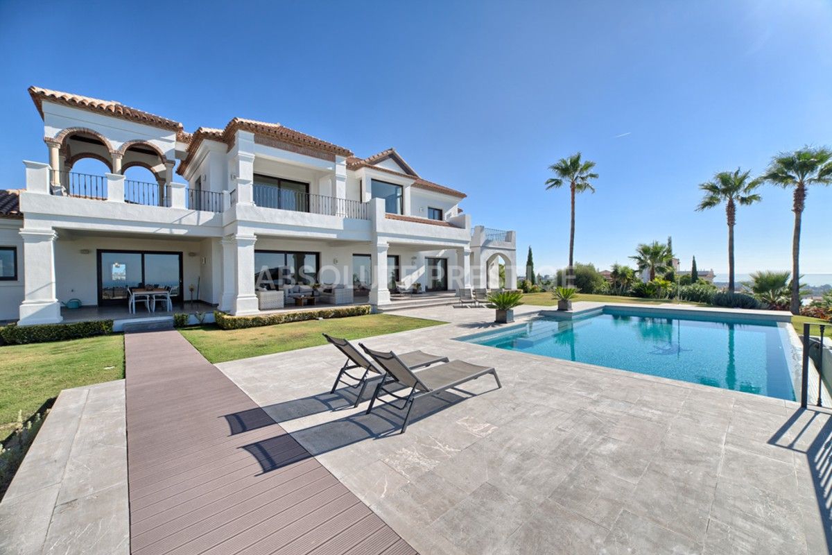 5 bedrooms Villa in Malaga, Spain No. 22741