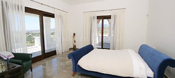 5 bedrooms Villa in Malaga, Spain No. 22741 11